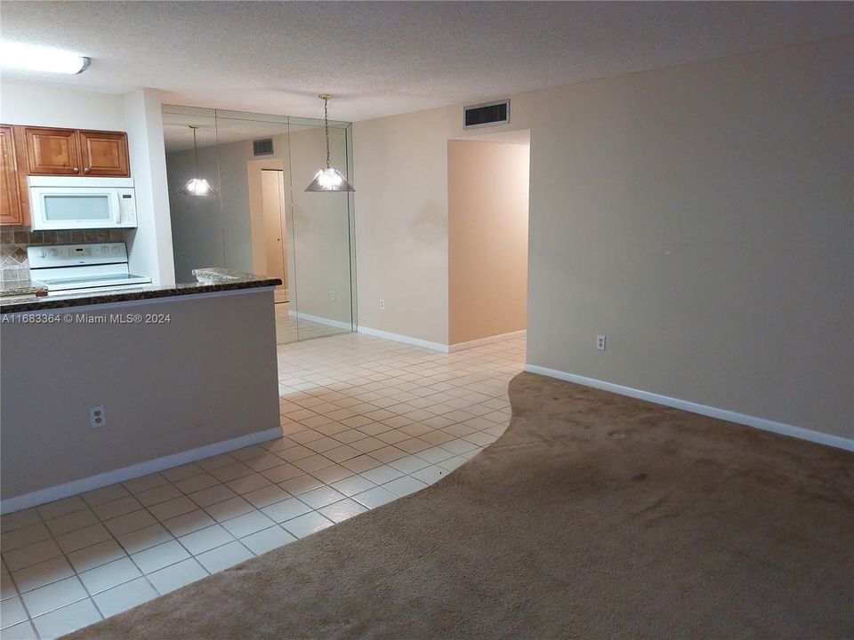 For Rent: $1,850 (2 beds, 1 baths, 827 Square Feet)