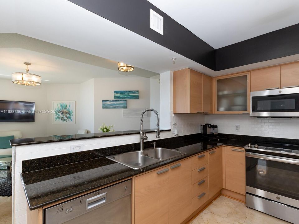 For Sale: $949,000 (2 beds, 2 baths, 1266 Square Feet)