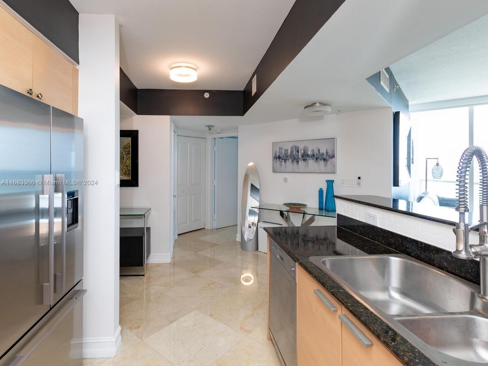 For Sale: $949,000 (2 beds, 2 baths, 1266 Square Feet)