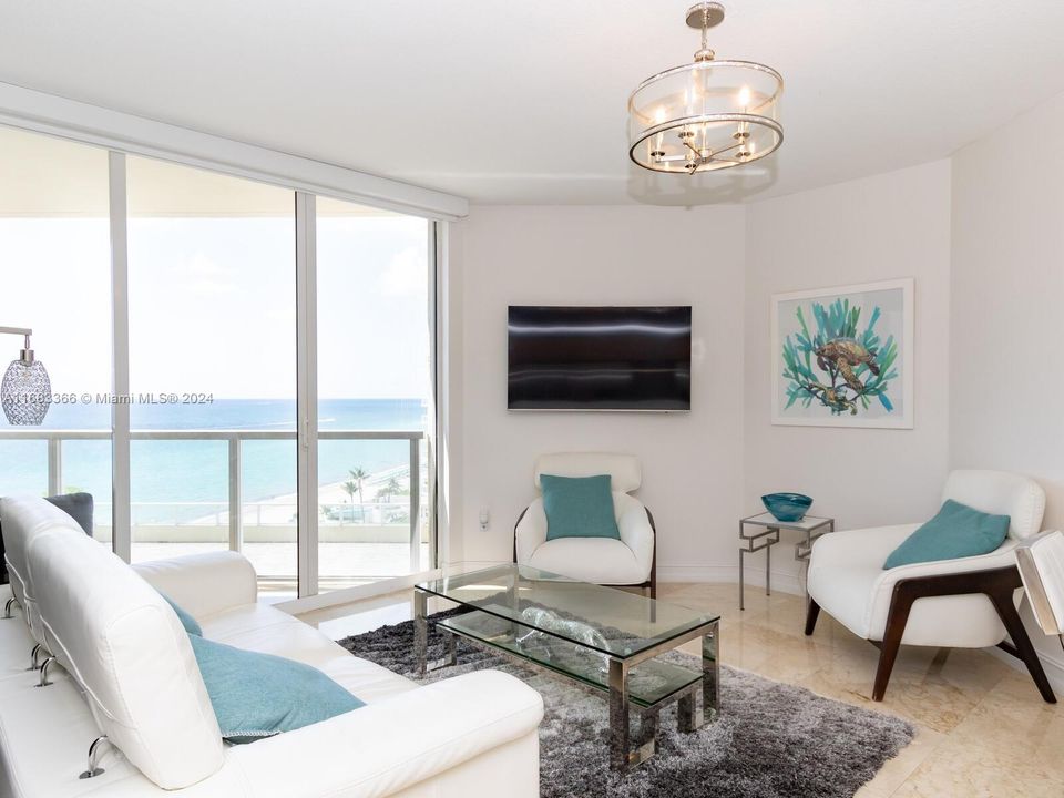 For Sale: $949,000 (2 beds, 2 baths, 1266 Square Feet)