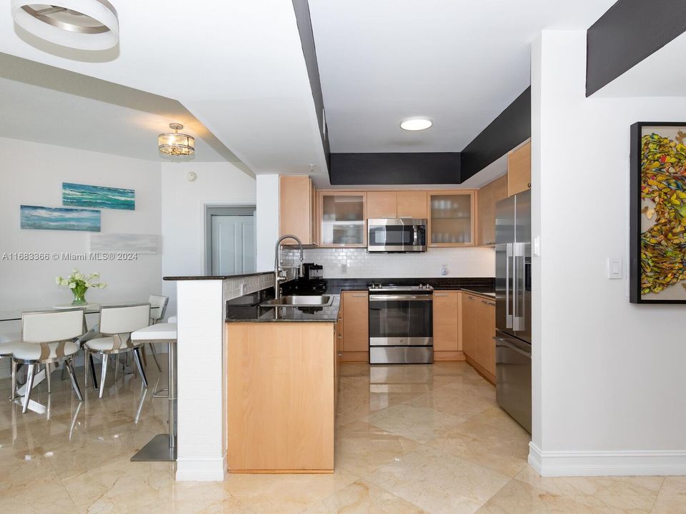 For Sale: $949,000 (2 beds, 2 baths, 1266 Square Feet)