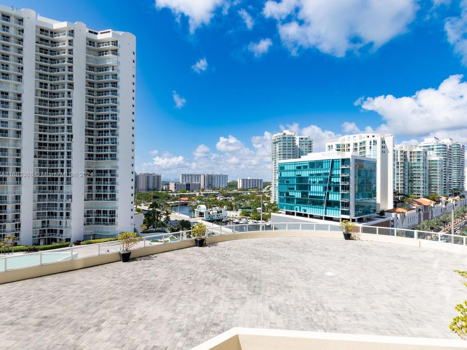 For Sale: $949,000 (2 beds, 2 baths, 1266 Square Feet)