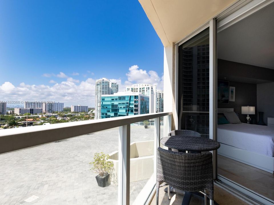 For Sale: $949,000 (2 beds, 2 baths, 1266 Square Feet)