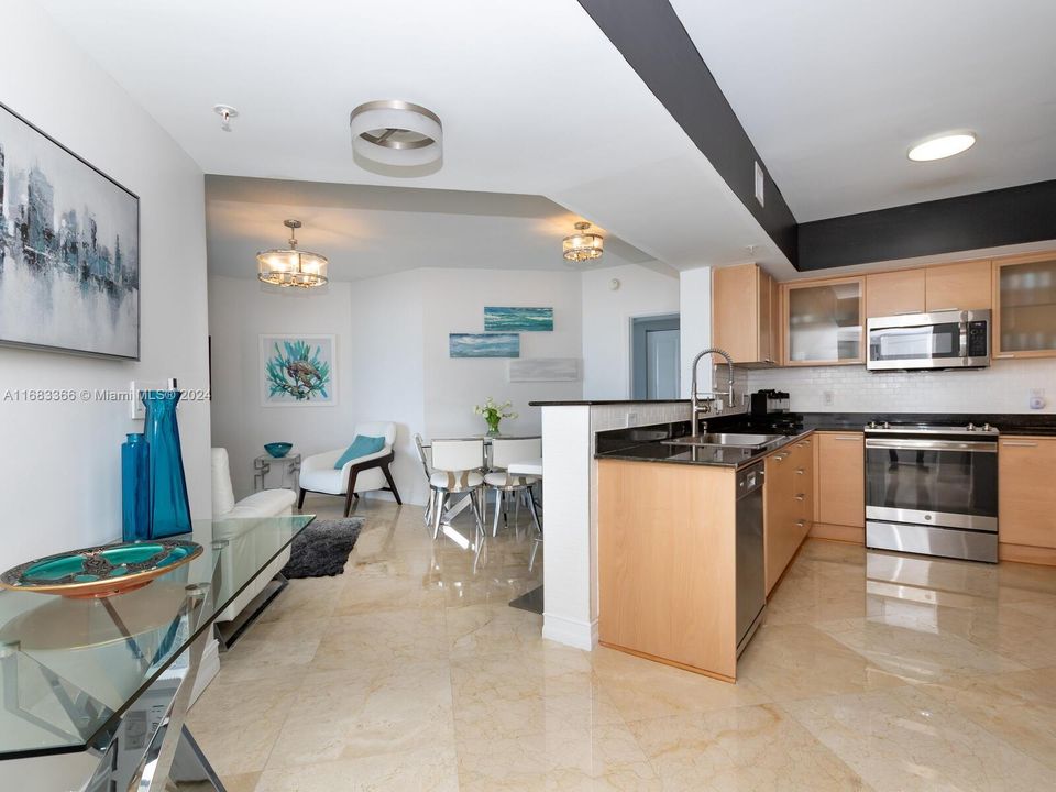 For Sale: $949,000 (2 beds, 2 baths, 1266 Square Feet)