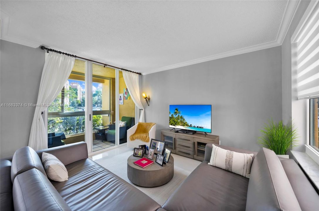 For Sale: $1,599,000 (2 beds, 2 baths, 1410 Square Feet)