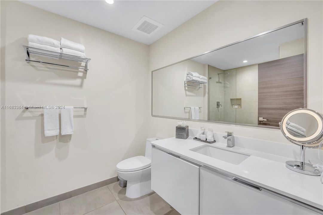 For Sale: $319,000 (1 beds, 1 baths, 363 Square Feet)