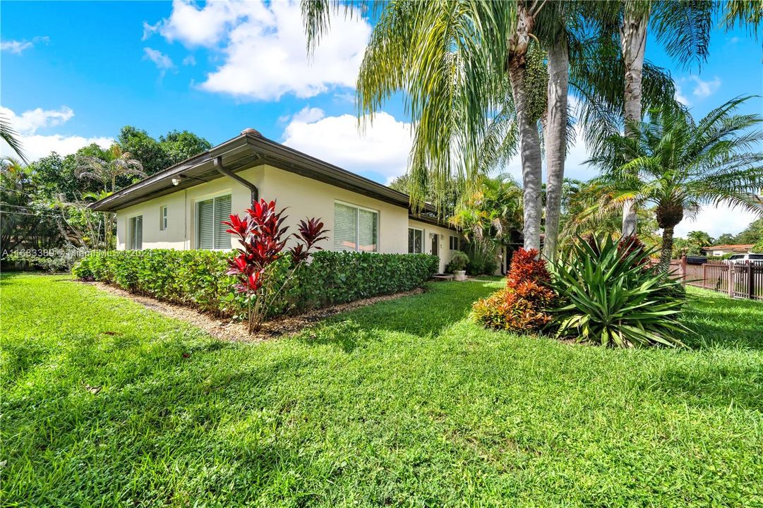 For Sale: $985,000 (3 beds, 2 baths, 1716 Square Feet)