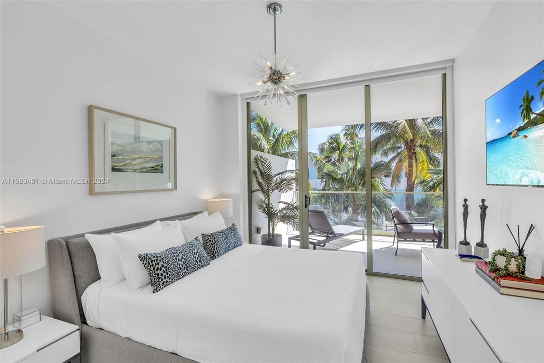 For Sale: $2,375,000 (2 beds, 2 baths, 1219 Square Feet)