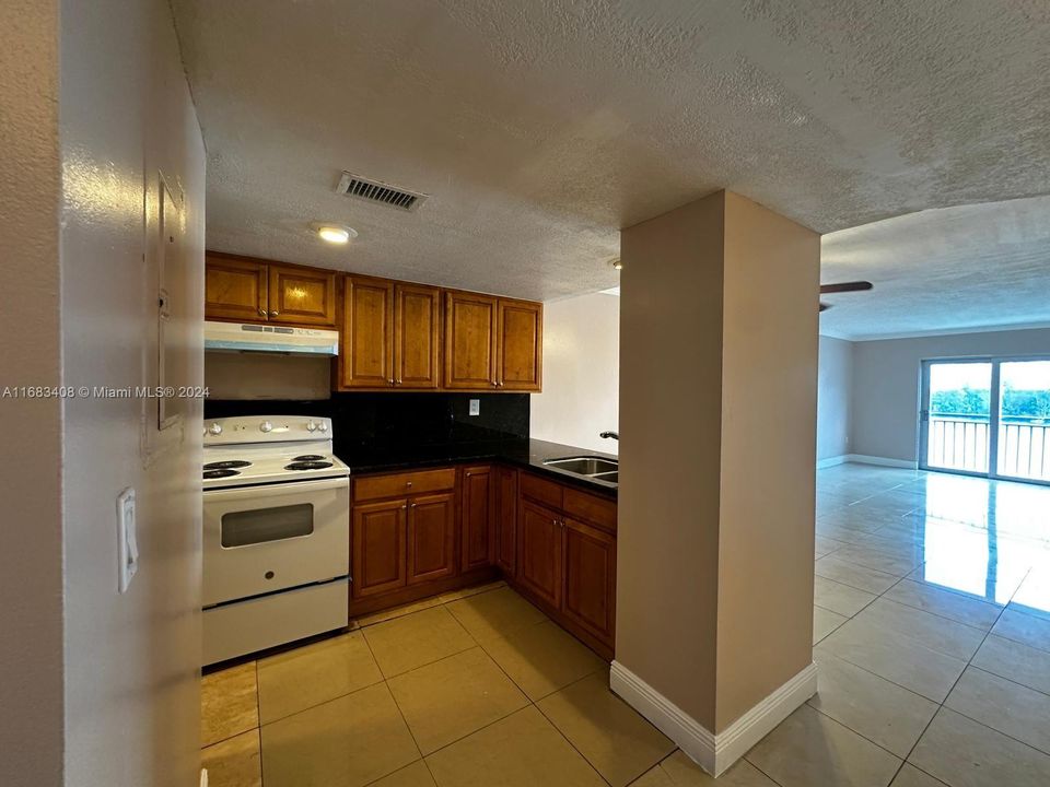 For Rent: $2,200 (2 beds, 2 baths, 1000 Square Feet)