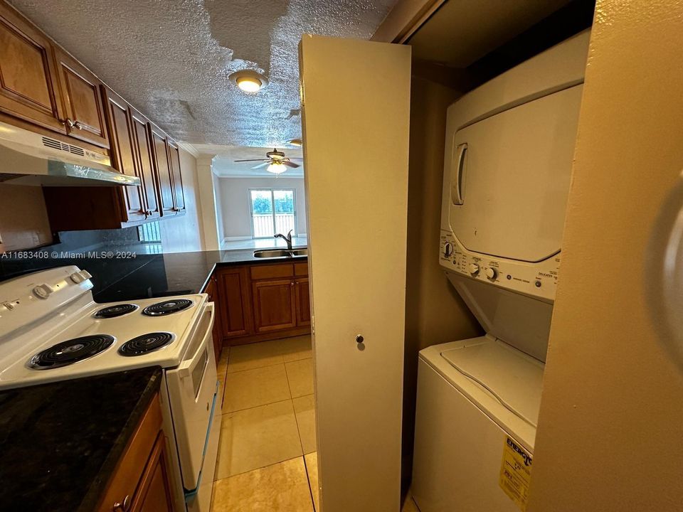 For Rent: $2,200 (2 beds, 2 baths, 1000 Square Feet)