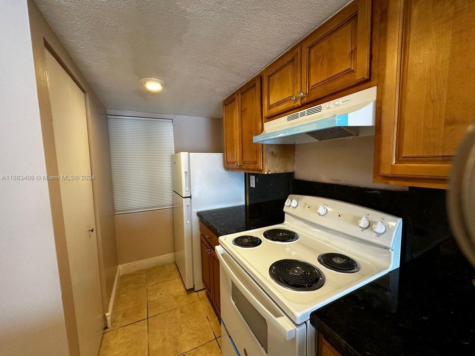 For Rent: $2,200 (2 beds, 2 baths, 1000 Square Feet)