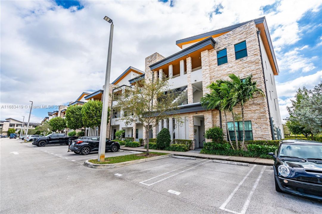 For Sale: $500,000 (3 beds, 2 baths, 1410 Square Feet)