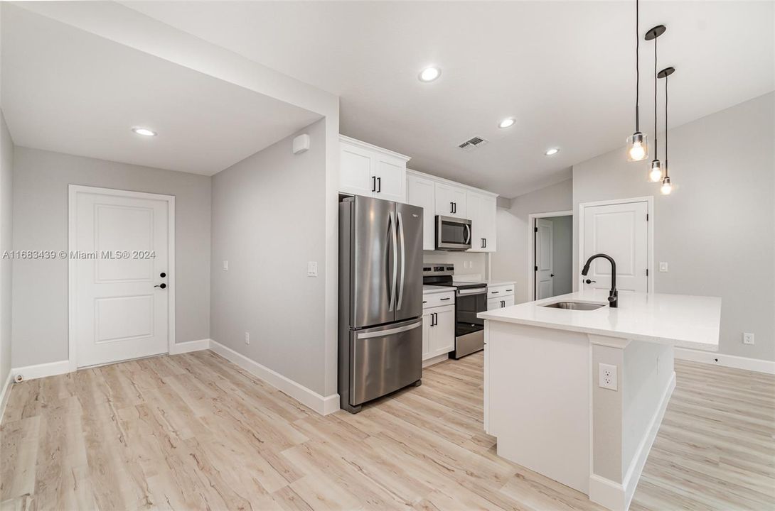 For Sale: $424,999 (4 beds, 2 baths, 1809 Square Feet)