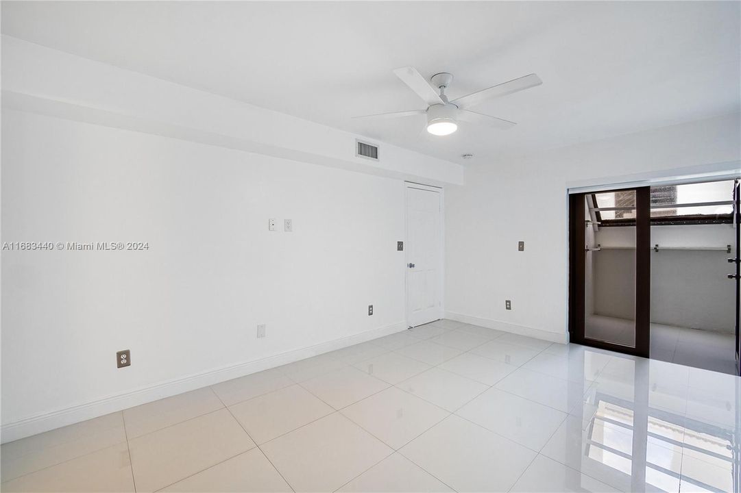 For Sale: $420,000 (2 beds, 2 baths, 1096 Square Feet)