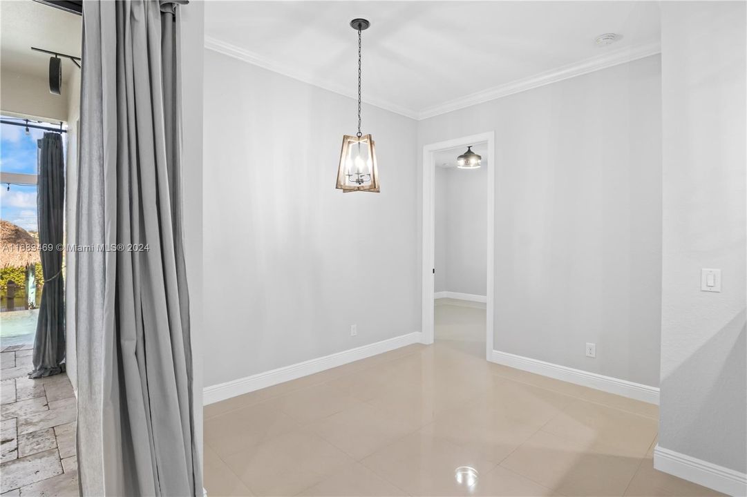 Dining area directly off the kitchen!