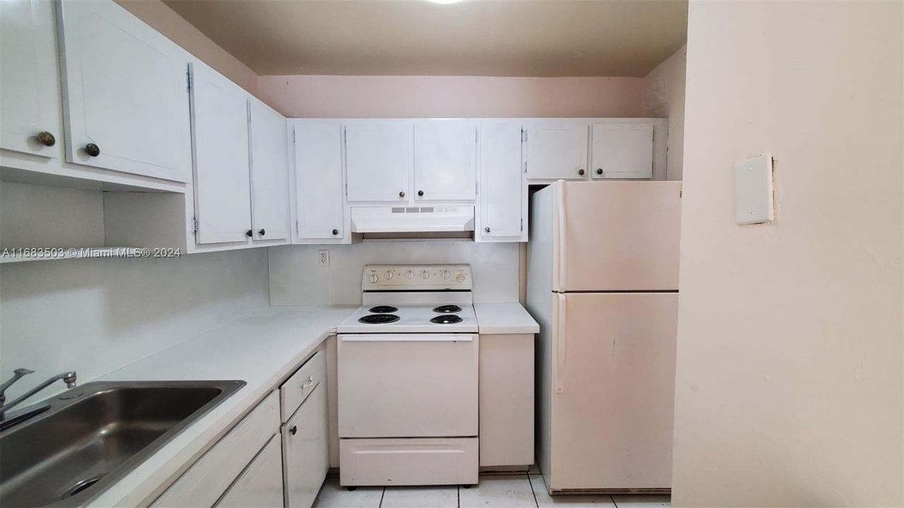 For Rent: $1,800 (1 beds, 1 baths, 700 Square Feet)