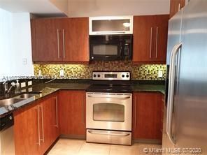 For Rent: $2,600 (1 beds, 1 baths, 759 Square Feet)