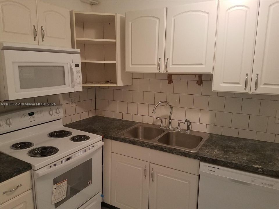 For Rent: $2,200 (2 beds, 2 baths, 1157 Square Feet)