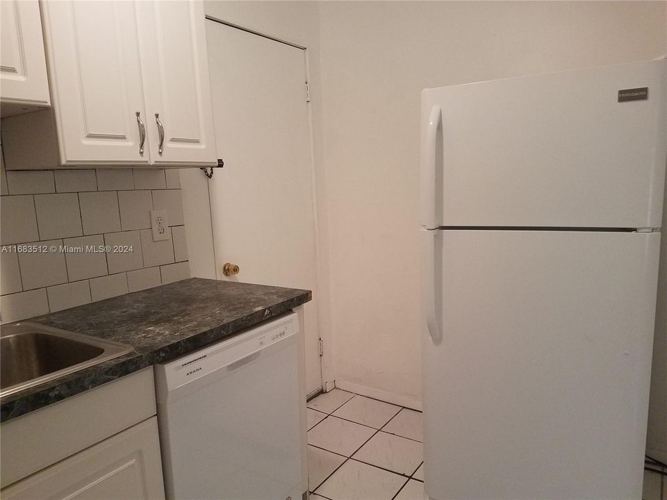 For Rent: $2,200 (2 beds, 2 baths, 1157 Square Feet)