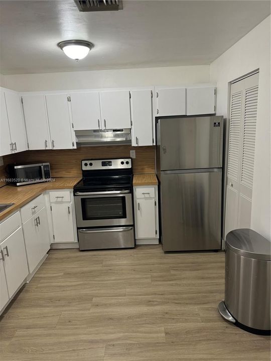 Active With Contract: $2,500 (2 beds, 2 baths, 1100 Square Feet)