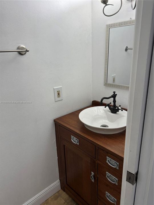 Active With Contract: $2,500 (2 beds, 2 baths, 1100 Square Feet)