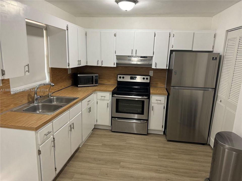 Active With Contract: $2,500 (2 beds, 2 baths, 1100 Square Feet)