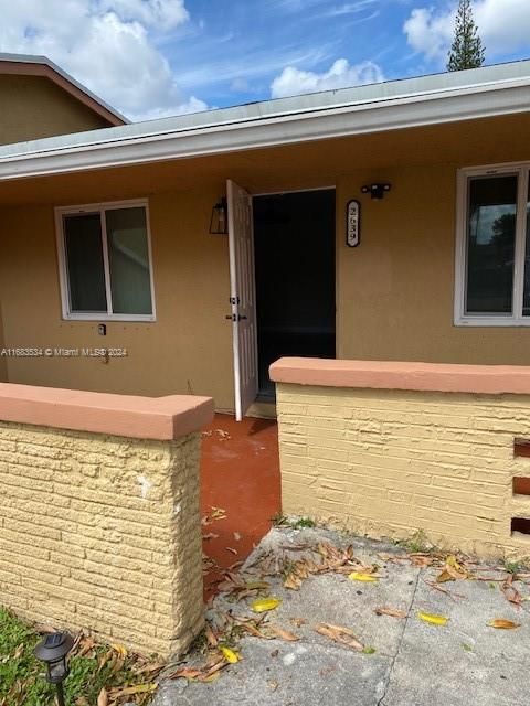 For Rent: $2,400 (3 beds, 1 baths, 1851 Square Feet)