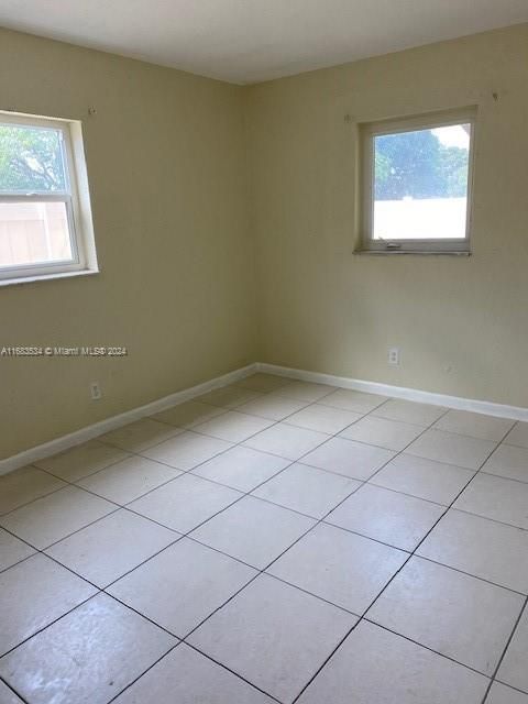 For Rent: $2,400 (3 beds, 1 baths, 1851 Square Feet)