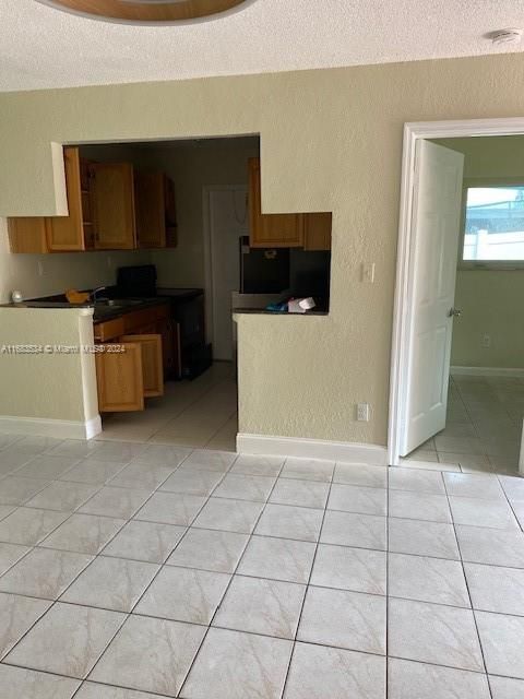 For Rent: $2,400 (3 beds, 1 baths, 1851 Square Feet)