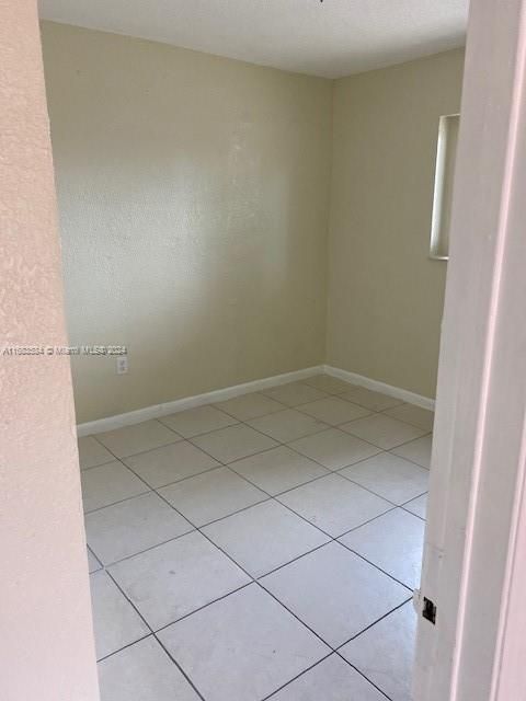 For Rent: $2,400 (3 beds, 1 baths, 1851 Square Feet)