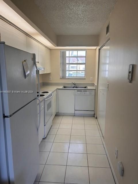 En Venta: $217,990 (2 camas, 2 baños, 930 Pies cuadrados)