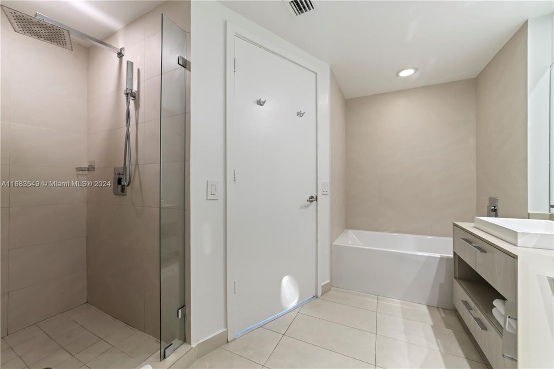 For Sale: $1,150,000 (2 beds, 2 baths, 1164 Square Feet)