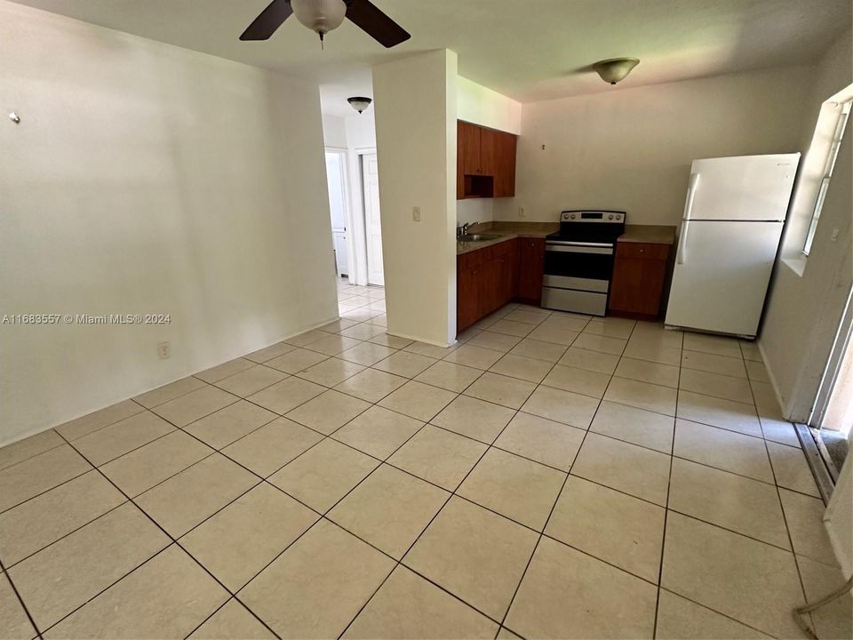 For Rent: $1,550 (1 beds, 1 baths, 3925 Square Feet)