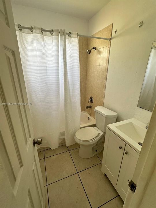 For Rent: $1,550 (1 beds, 1 baths, 3925 Square Feet)