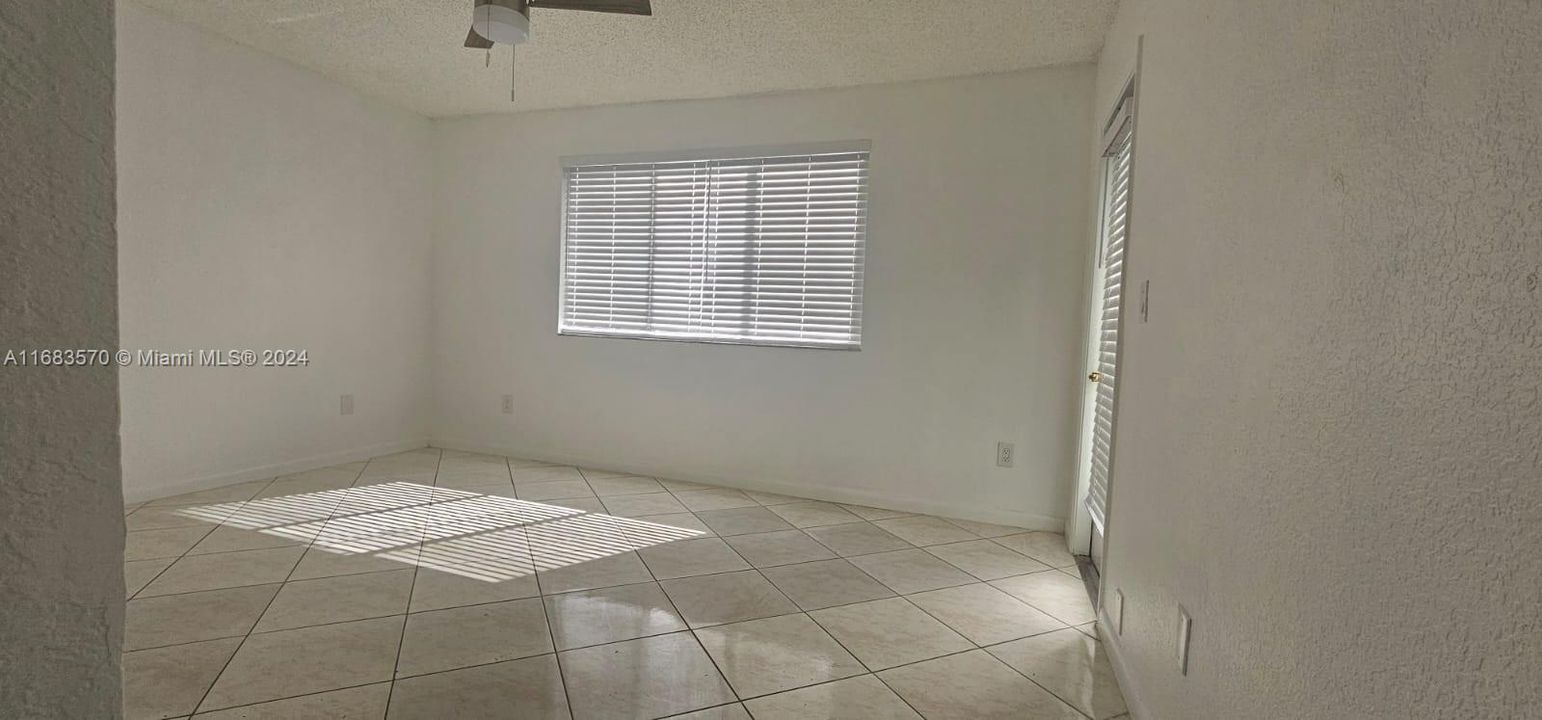 Recently Rented: $2,400 (3 beds, 2 baths, 1263 Square Feet)