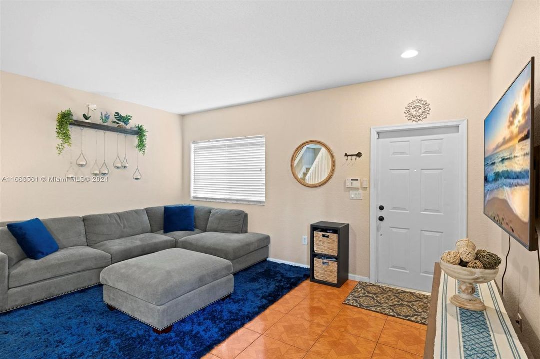 For Sale: $380,000 (2 beds, 2 baths, 1450 Square Feet)