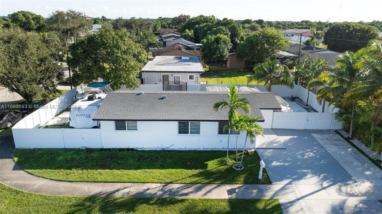 For Sale: $580,000 (3 beds, 2 baths, 1193 Square Feet)