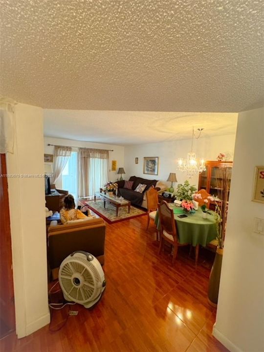 For Sale: $120,000 (1 beds, 1 baths, 812 Square Feet)