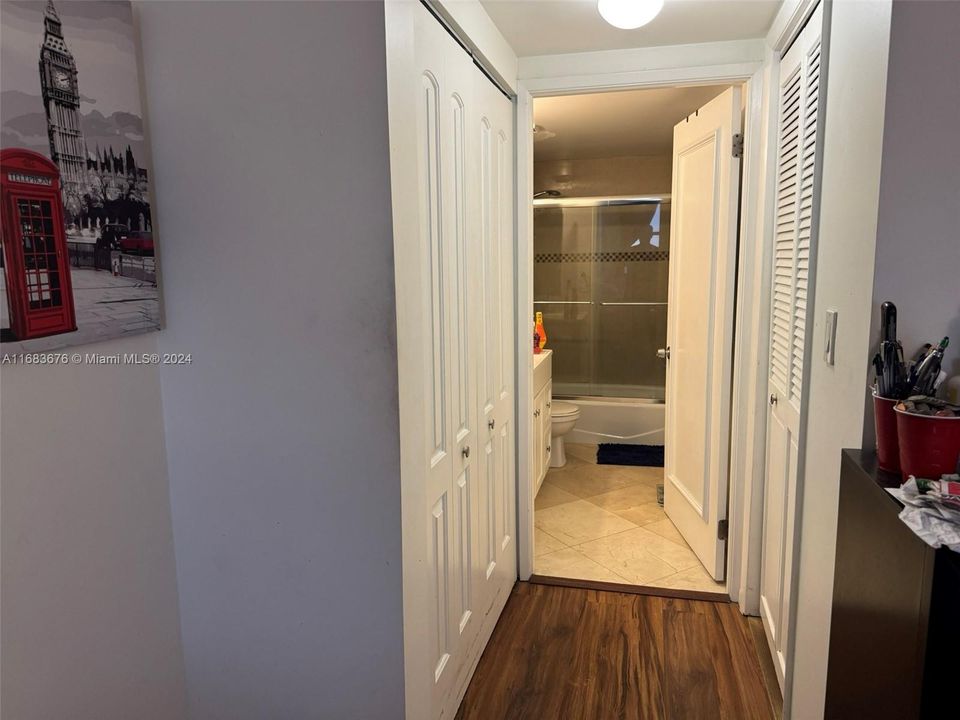 For Sale: $199,000 (1 beds, 1 baths, 782 Square Feet)