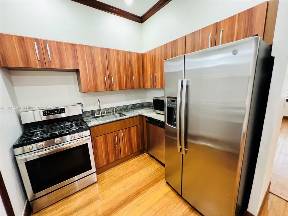 For Rent: $3,775 (2 beds, 2 baths, 1100 Square Feet)