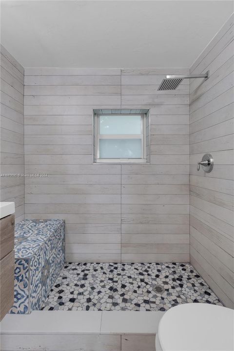 LARGE SHOWER WITH BUILT IN BENCH