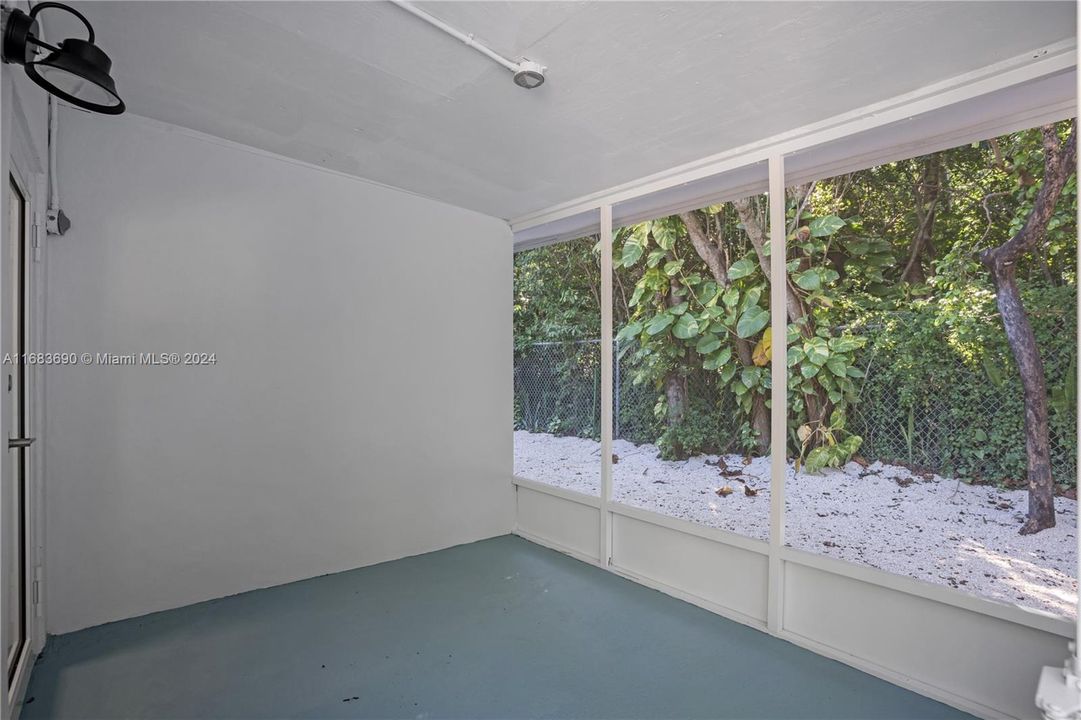 BEAUTIFUL SCREEN PORCH/SUNROOM RIGHT OFF THE KITCHEN