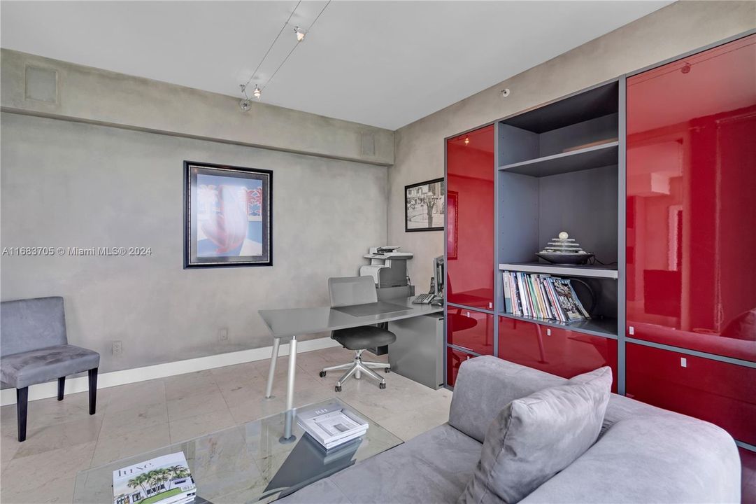 For Sale: $2,975,000 (2 beds, 2 baths, 2040 Square Feet)