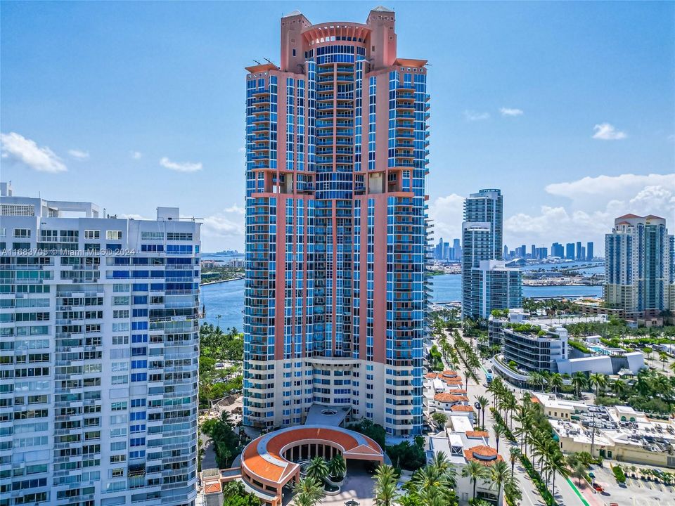 For Sale: $2,975,000 (2 beds, 2 baths, 2040 Square Feet)