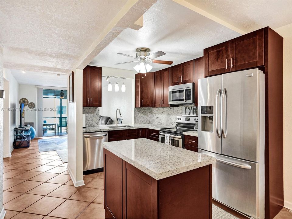 For Sale: $375,000 (2 beds, 2 baths, 1070 Square Feet)