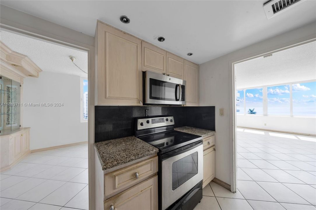 For Sale: $709,175 (2 beds, 2 baths, 1660 Square Feet)