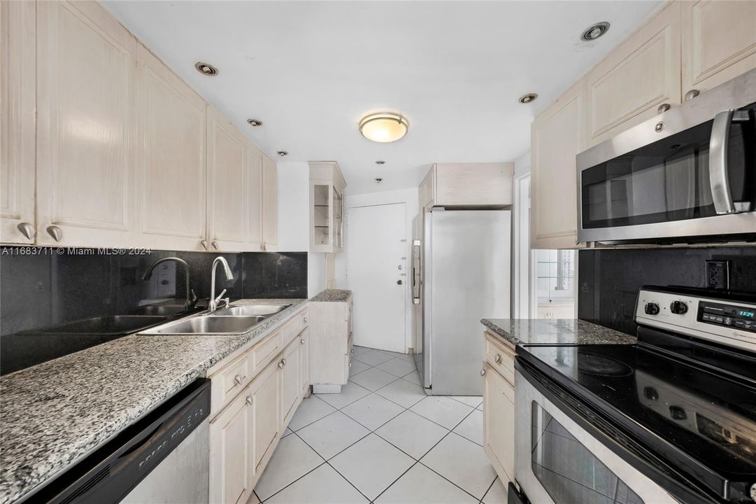 For Sale: $709,175 (2 beds, 2 baths, 1660 Square Feet)