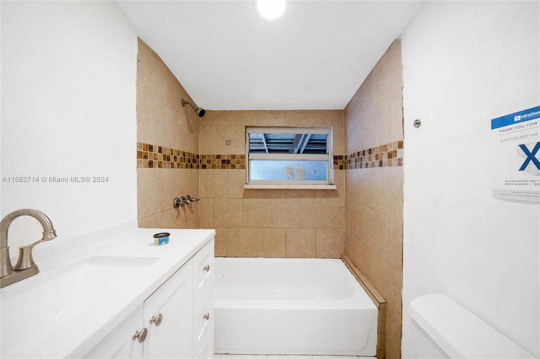 For Sale: $138,900 (1 beds, 2 baths, 654 Square Feet)