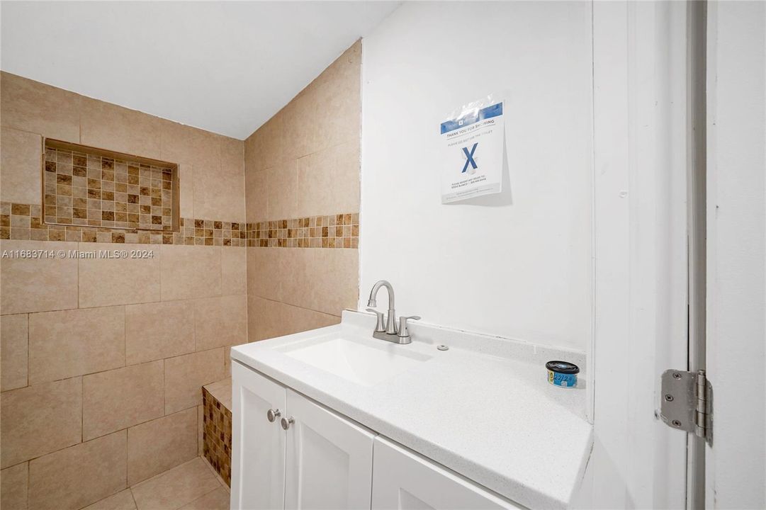 For Sale: $138,900 (1 beds, 2 baths, 654 Square Feet)