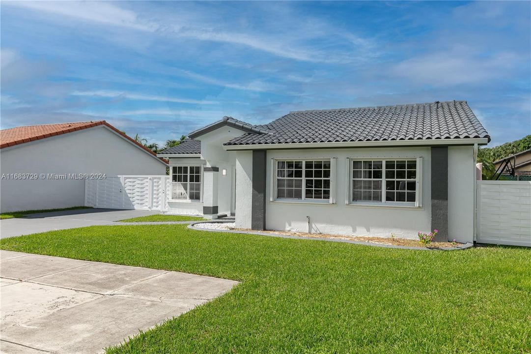 For Sale: $695,000 (3 beds, 2 baths, 1550 Square Feet)